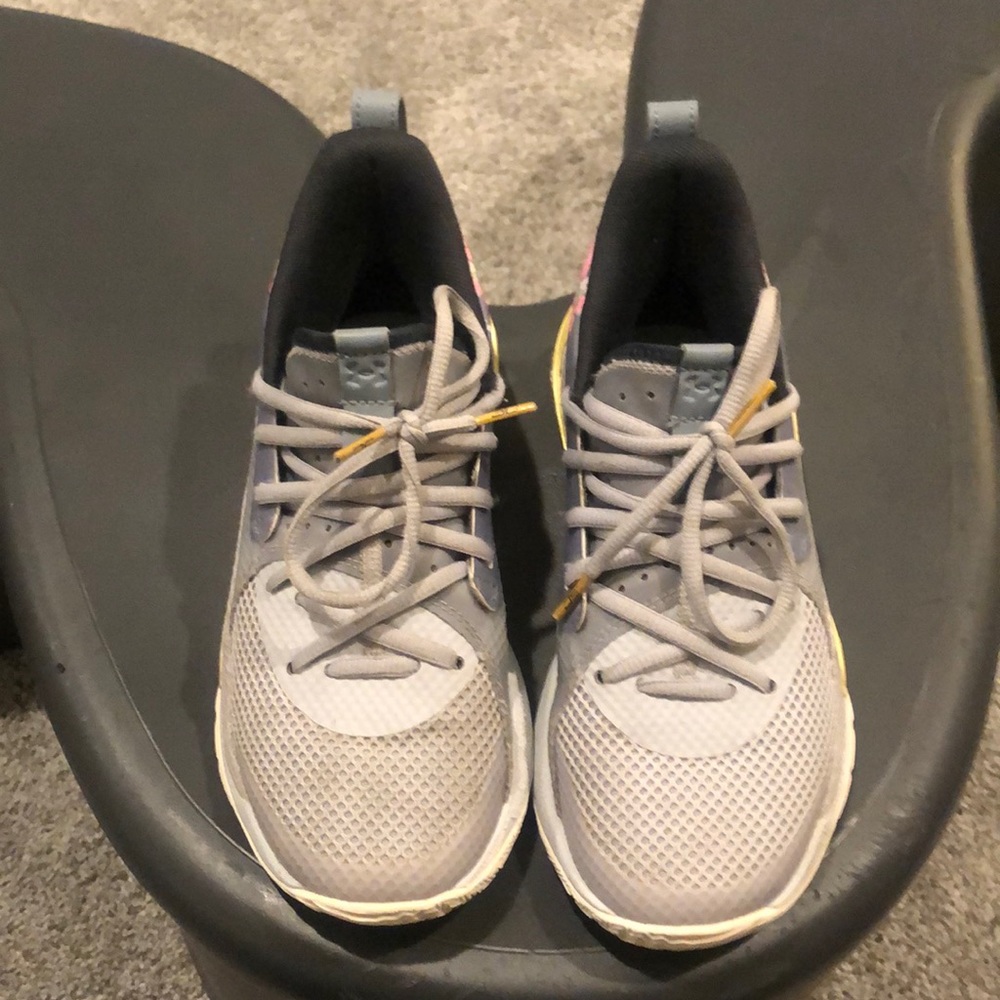 Under Armor, Steph Curry basketball shoes